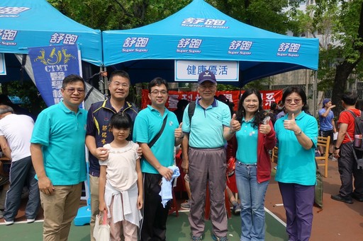 中臺科大校長師長(右1)學務長謝玲玲(右2)副校長陳錦杏(右3)校長李隆盛(左1)詹清全(左2)郭銘峰(左3)陳韋陸