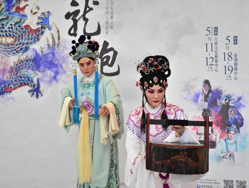 龍袍記者會精彩片段演出。(右)蕭揚玲飾寇珠、劉建華飾陳琳 2