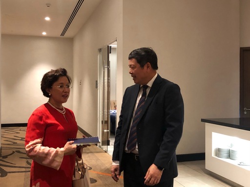葉明水秘書長(右)邀請馬大醫學院院長Professor Dato(左)來臺出席2019年臺灣國際醫療展