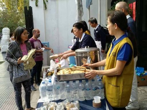 旅阿臺灣僑民響應阿根廷慈濟聯絡處義賣活動