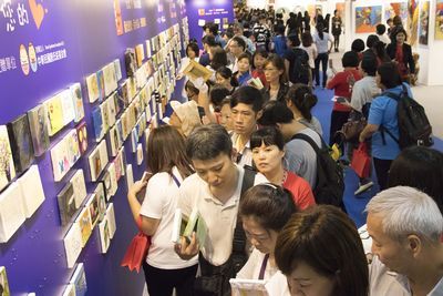 台北新藝術博覽會「藝出慈悲‧百大名人」慈善活動將於4月26日在世貿三館舉行義賣,活動所得將全數捐贈予「財團法人罕見疾病基金會」。