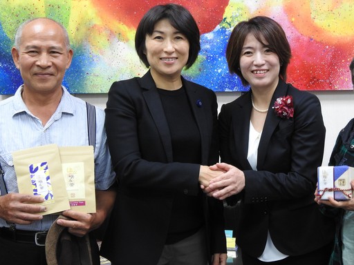 日本市場通路商選定台東茶產品 縣長饒慶鈴為農民創富