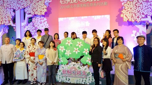 宏國德霖科技大學推展客家文化有成,今年餐旅系再度獲邀參與新北市客家桐花祭記者會,深得在場人士好評。