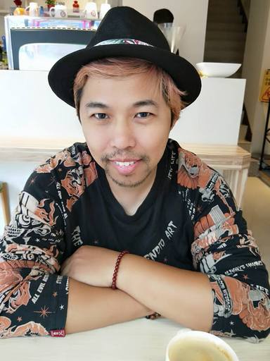 銀色快手(本名趙佳誼)老師,他是標準斜槓青年,當你選擇斜槓人生,如何讓斜槓成為一種態度,成為你長長久久的多元生存本能。