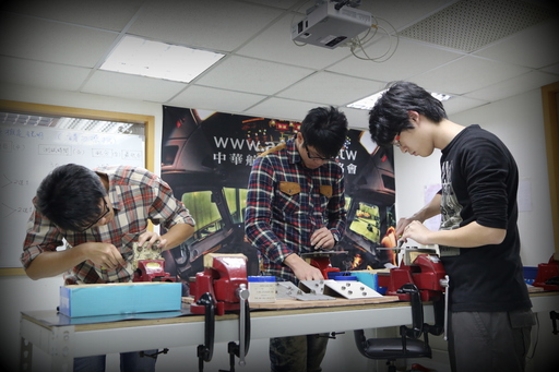 技術證照比大學學歷夯