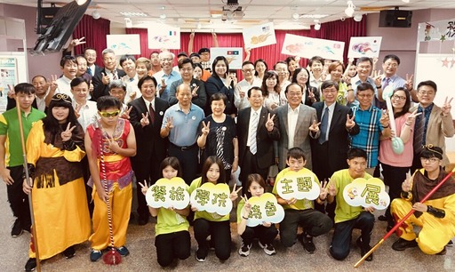 宏國德霖科技大學餐旅學院「嘻遊祭」特色主題展,以孫悟空隱喻青年學子向學,開幕式活潑且具教育意涵,吸引產官學界各方人士關注,為技職教育辦學成效展現再創新貌。