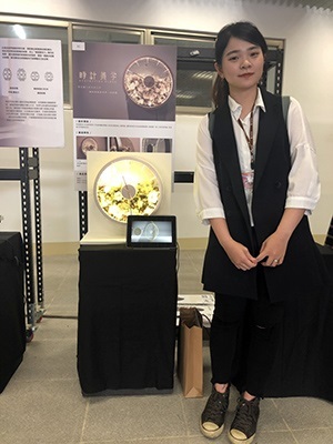 文創系洪詠琳設計作品「時計美學」壓克力時鐘,可自由搭配裝飾,提升居家生活情調。
