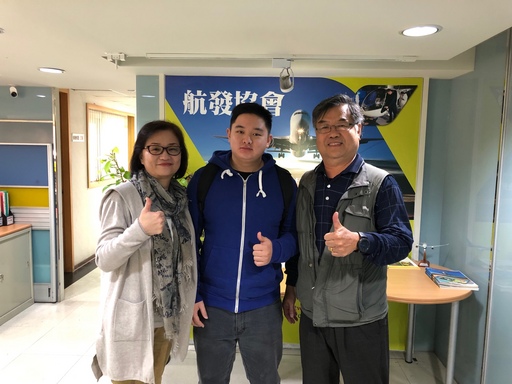 近年來飛機修護專業技術人才搶手,取得高階證照年薪更高達百萬!