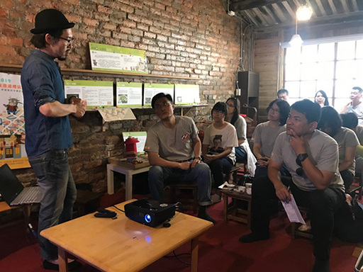 太古酒吧曾松慶老闆分享「太古創立與神農街的願景」講座之現場情形。
