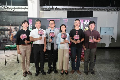 妖氣都市於7月10日舉行記者會,策展人王嘉玲(左起)、台文館館長蘇碩斌、文化部政務次長彭俊亨、空總臺灣當代文化實驗場執行長賴香伶、策展人龔卓軍、策展人羅傳樵。