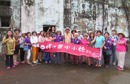 01「蜂迷鹽水小旅行(二)-鹽水糖鐵綠廊道步道生態解說導覽活動」老師及學員大合影。