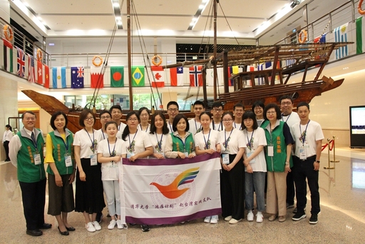 張榮發基金會鍾執行長德美及同仁與中國北京清華大學師生合影