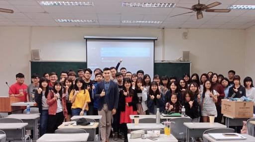 JANDI行銷與營運規劃師分享,職場上如何自我表達、如何經營自媒體與創新思維提升的議題。