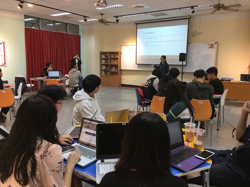 中信金融管理學院企業管理學系透過金融科技營隊及大數據與智慧金融人才學習社群,加值學子具備有大數據分析能力、AI智慧應用能力與行銷資訊工具力,讓IMC之行銷術可與數位時代的發展脈動接軌。