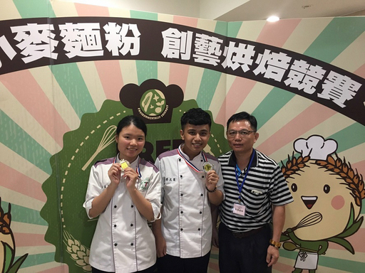 圖說:得獎學生與指導老師合影(左起蔡美姿、蔡昆霖、林宥君老師)