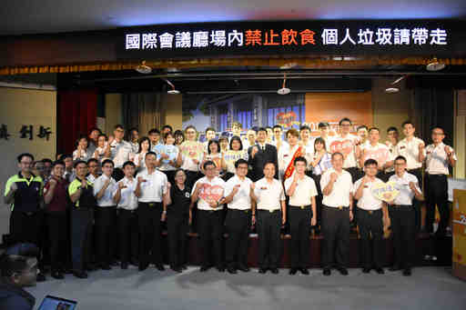 新北市政府消防局局長黃德清除恭喜及肯定獲獎同仁外,並表示新北市人口數為國最多,救護案件與日俱增,今(108)年8月止新北市救護案件為13萬多件,緊急救護服務需求儼然已成為民眾最需要的公共服務,其中到院前心肺功能停止(OHCA)案件共1440件,康復出院數124人,康復出院率高達8.6%。