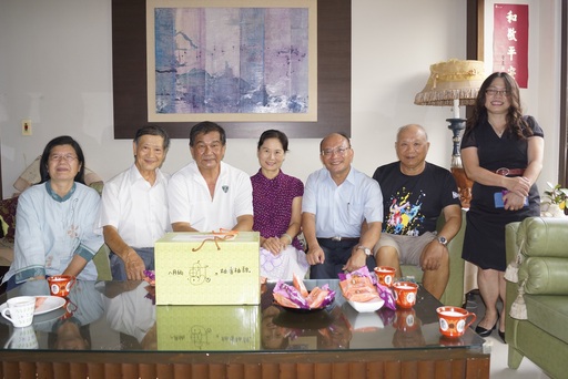 探訪退休同仁吳秀金女士(中間者)