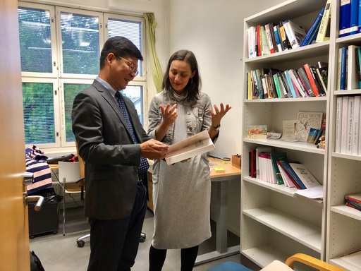 徐揮彥教授與Magdalena Kmak教授於奧博大學進行國際人權法進行意見交換