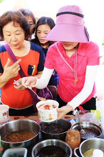 里港信國社區雲南涼粉節 美食產業展特色