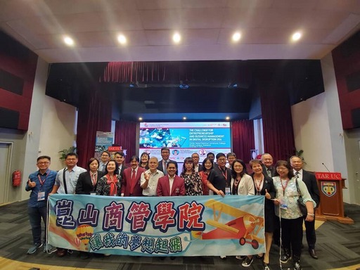 商管學院教師與印尼UTAR大學教師合影