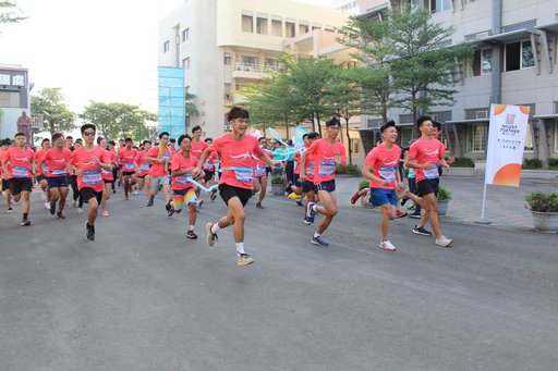 高科大二週年校慶暖身 500師生旗津路跑打頭陣