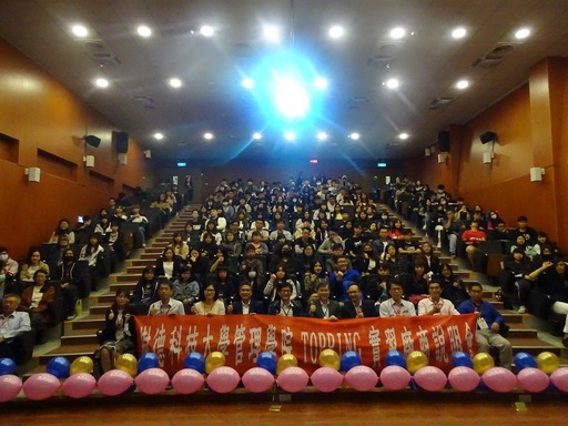 圖說二:參與人員與陳清燿校長合影