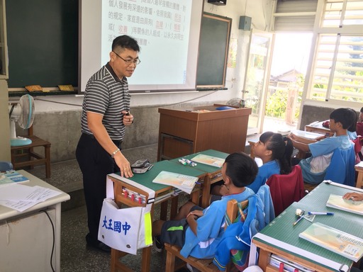 國中校長身先士卒公開授課 領航臺東新課綱 帶出課堂新風貌
