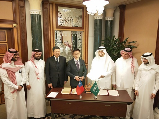 外貿協會董事長黃志芳與麥加商工會主席Mr. Hisham Muhammad Kaaki簽署合作備忘錄