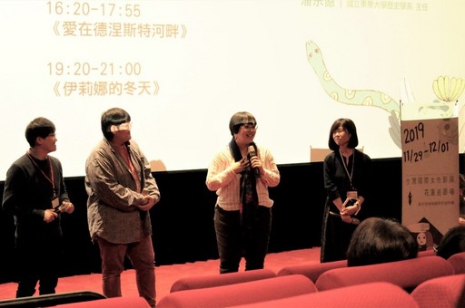 映後演講Kawah Umei導演(右二)及其作團隊與Ciwang Teyra講師(左一)