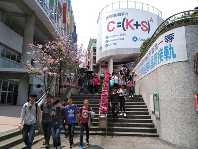 2020企業最愛大學,技職私校龍華科大生贏得雇主青睞。