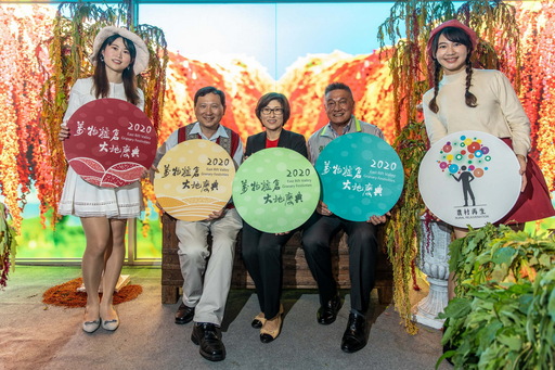 台東紅黎季22日登場 台東舊火車站變身浪漫紅藜花園 饒縣長歡迎全國遊客到台東欣賞