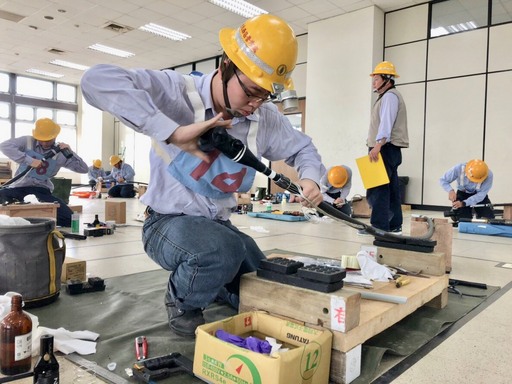 台電5月再招728名僱用人員,為強化工作現場電線裁剪、導線壓接等實務需要,輸配變電等5類別考生將加考握力測試