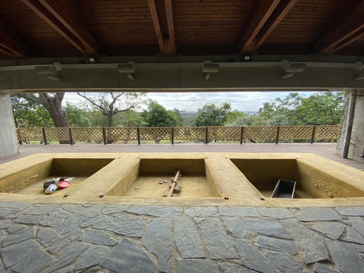 卑南遺址公園考古學習教室設置仿考古遺址發掘坑意象所設計的沙坑