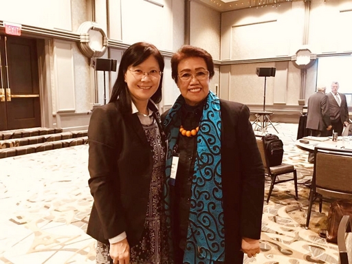 ACCSB何希慧副執行長與ASEAN國際品保中心主席Teresita Manzala合影