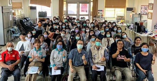南臺科大師生與左鎮區公所、左鎮化石園區及菜寮溪產業觀光協會代表座談後大合影。