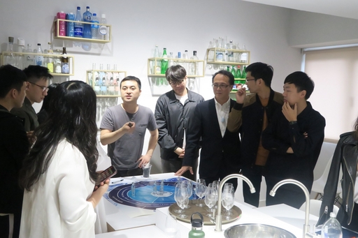 圖三:開平餐飲學校副校長夏豪均進行課程講解。