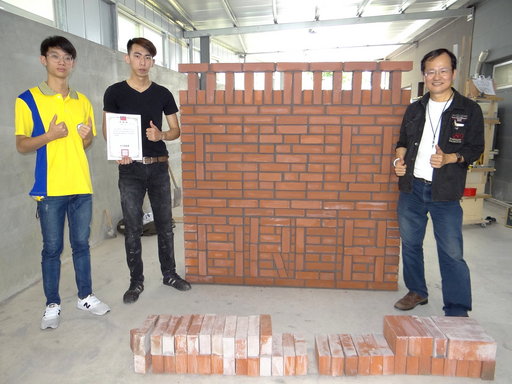 正修建築系一年級同學張育銘全國技能南區競賽,拿下砌磚銀牌。