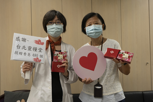 圖說:亞東醫院王怡人社工師(左)、台北靈糧堂胡毅牧師(右)