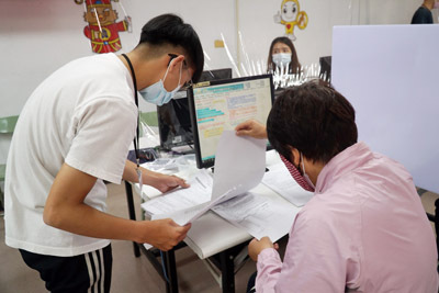 大葉大學會資系學生協助民眾申報所得稅