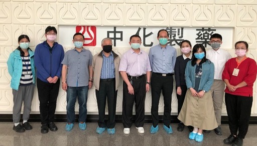 元培生技製藥系師長探望實習同學2