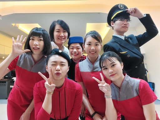 景文科大旅遊系與全國知名航空公司聯合於6月13日共同培育優質航空服務菁英。