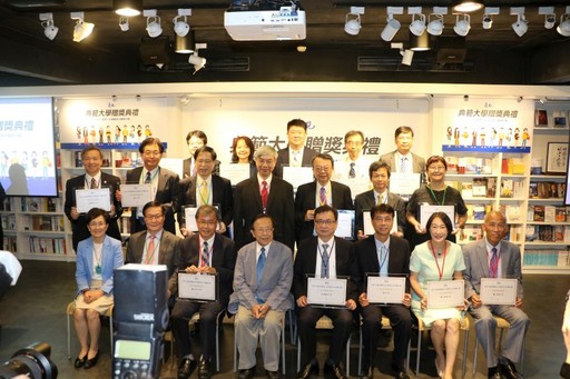2020台灣最佳大學30強代表合影。