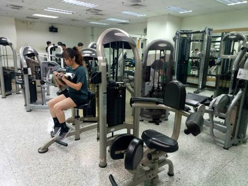 肌力室。