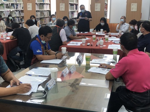 臺東縣政府召開公共圖書館事業發展會報,全縣鄉鎮首長皆親自出席,獲教育部委員肯定讚許