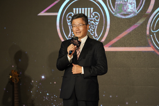 客委會主委楊長鎮今(16)日出席「客家好聲 真金有影」第31屆傳藝金曲獎、流行音樂金曲獎以及以及第55屆廣播暨電視金鐘獎,客家入圍獎項頒獎茶會