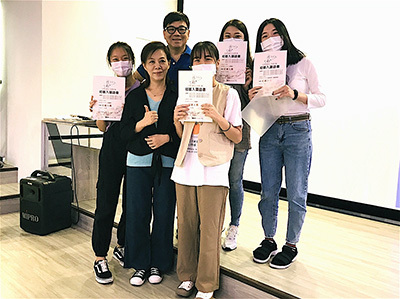 龍華科大文創系梁朝棟老師團隊,歷次參加國內、兩岸影視微電影競賽獲獎無數。