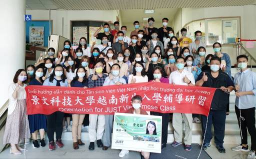 景文科大為已完成居家檢疫的第五屆國際產學合作專班39位越南新生舉辦入學輔導研習。
