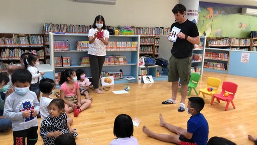 家人在一起的地方,除了家,還有圖書館的選擇