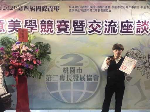 景文科大黃嘉榮榮獲手沖咖啡動態組金牌。