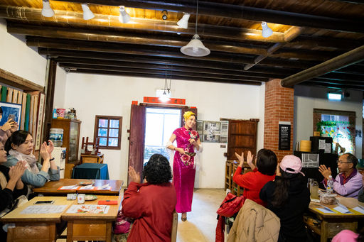 2020《城西生活節》除了有特展之外，更規劃電影放映、表演藝術與在地文化導覽，還有多場結合信仰文化與民俗藝術的講座、工作坊和福氣集章活動等，超過 25 場的精彩活動，邀請民眾體會在地文化故事。 